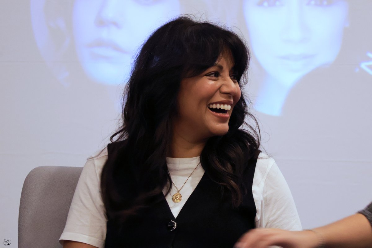 EnchantedSwans's tweet photo. #FSTP2 Sunday panel with these two sunshine @KarenDavid and @BaileeMadison 💛

🔗https://t.co/iIR2CwMPnS https://t.co/f1Ptraw65Y