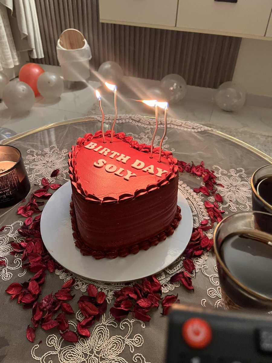 soma_vw's tweet photo. So lucky having u, live with u, hug u every moment i want and live under ur care 🤍🩵.. happy birthday to my sweetie, the most caring and tender husband. https://t.co/FHp6pCCHsG