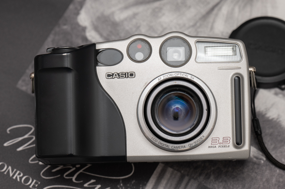 今、楽しく使う CASIO のコンデジ QV-3000EX、 2000年に買ったものを再