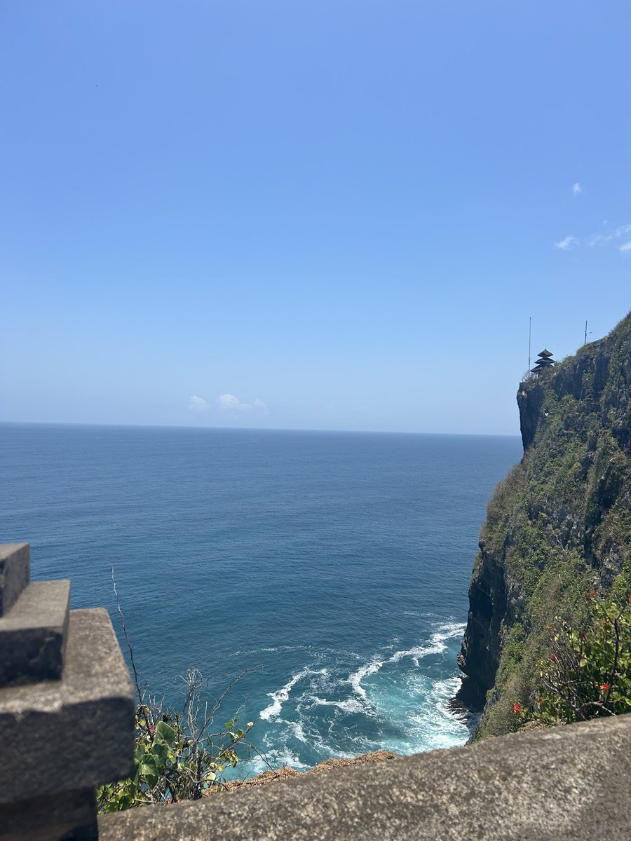 OhitzChloe28's tweet photo. @landopione i didn’t realise until after my holiday i stood and took pictures where lando was 😭😭🩵 https://t.co/U0EEfTd7Rk