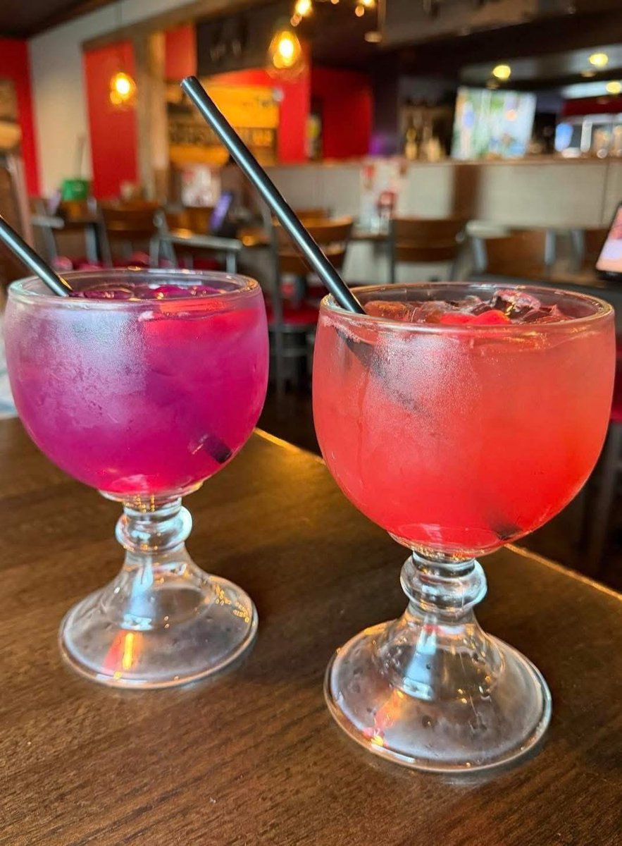 layxsnv's tweet image. THIS is your sign to try the NEW! $6 muncho smoocho sips 💋🫧✨ @ applebees !