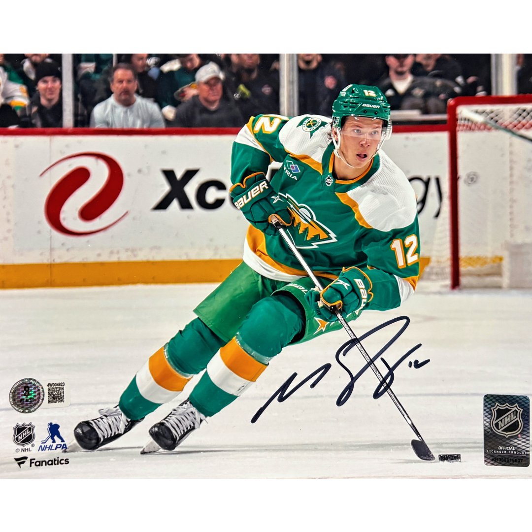 🏒GAMEDAY GIVEAWAY🏒 If Matt Boldy scores a goal tonight and the #MNWild win, one lucky follower will get this signed photo!  

REPOST and FOLLOW for your chance to win! 

Winner chosen from this account only. Good luck and Go Wild ////