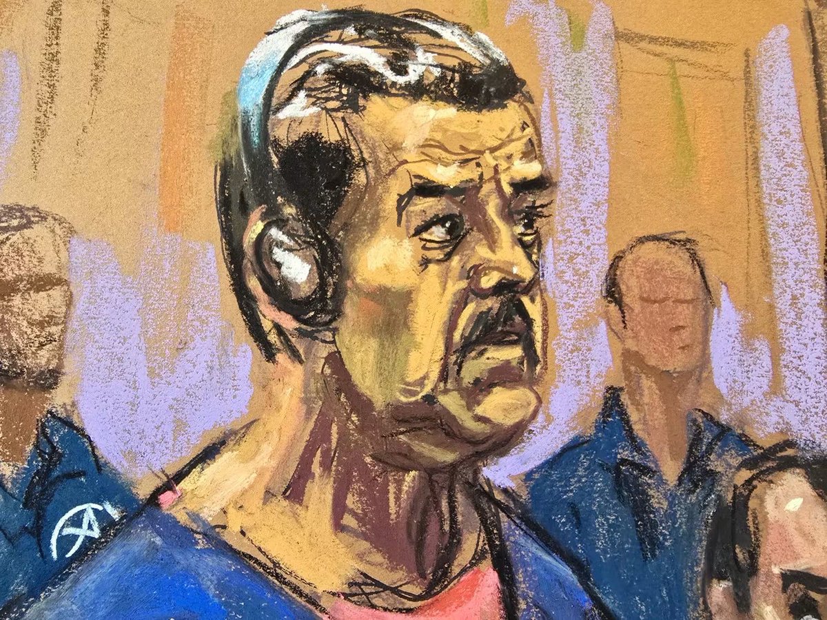 TVEShn's tweet image. #tvesteinforma | Bocetos muestran a Maduro en corte

EEUU publica los bocetos de Nicolás Maduro y Cilia Flores en la corte de Nueva York, donde no se permiten cámaras ni grabadoras.

#tves #noticias