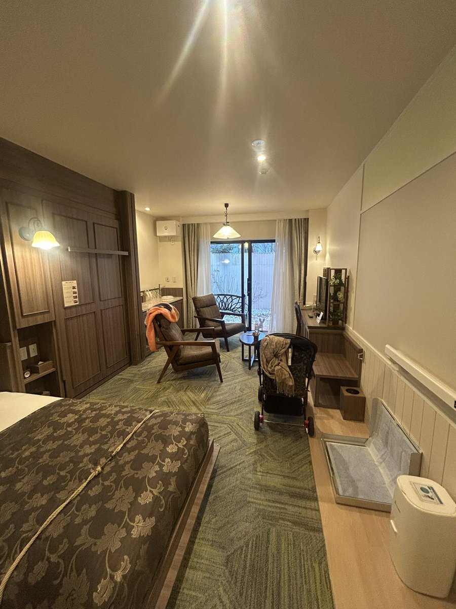 おはようございます！

軽井沢旅行へ🚗³₃

軽井沢のつるとんたんで限定の信州きのこクリームおうどん、グリーンカレーおうどん、そして愛犬イギーくんのかぼちゃスープにしました！

それから商店街やアウトレットで、お買い物して、ホテルへ

お部屋にお庭があって最高！しっかり楽しむぞーー🔥