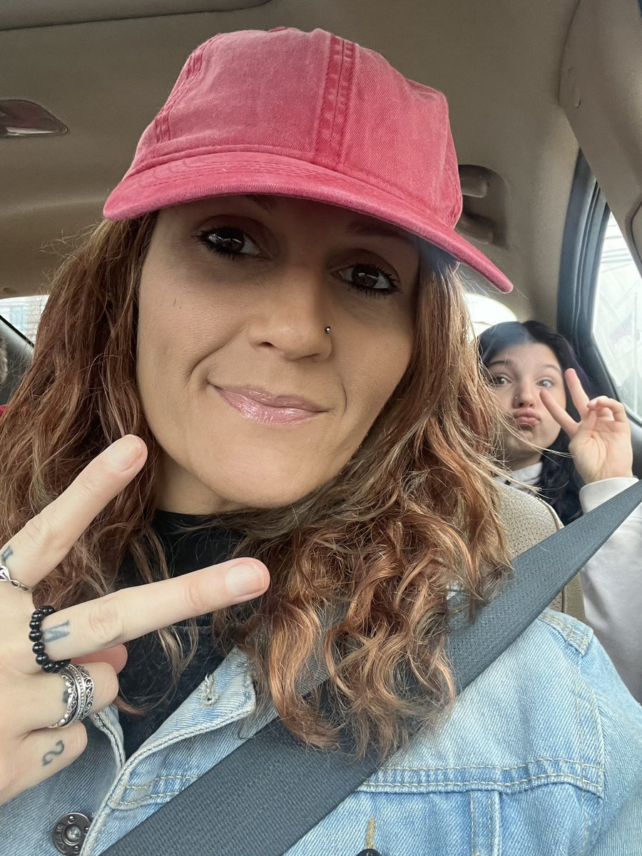 mikaellawitch13's tweet image. If you don’t feel ‘safe’ or welcome somewhere… have your hat. Add eyeliner… If the vibe is ugly, call your guys and braid your hair while making affirmations or protective ‘spells’… 

⭐️ always protected ✨🌟

#witchy #glam #protection #tips 💖