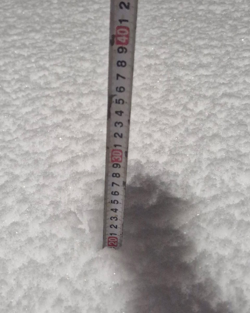 GWoznica's tweet image. ❄️ #Neige : c’est dans l’est et le centre de la #CharenteMaritime où les cumuls de neige les plus importants sont relevés avec une vingtaine de centimètres dans des secteurs comme #Surgères ou #Saintes. Des coupures d’électricité et des chutes d’arbres sont signalées localement…