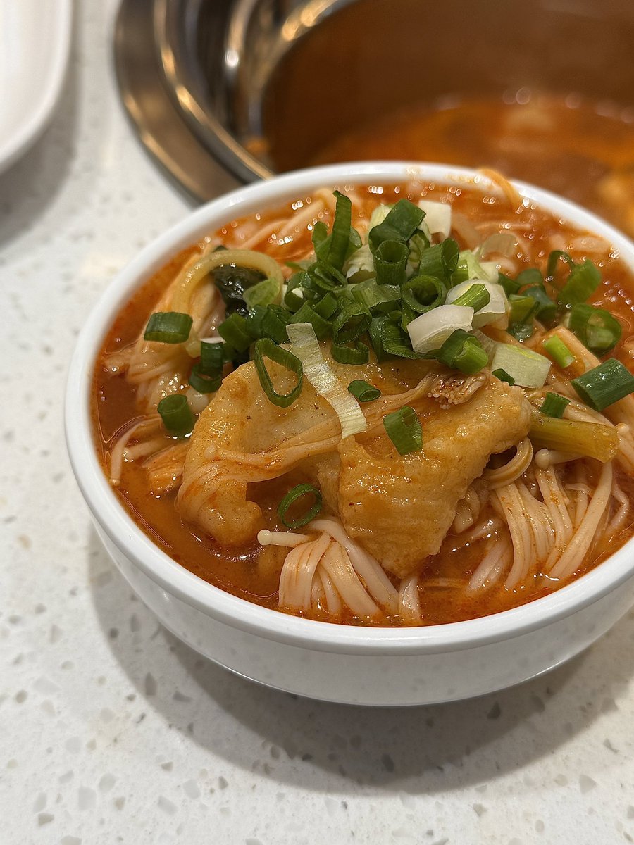 용가훠궈 조은 점
메기살 무한대로 떵개 가능
그래서 하이디라오에서 해먹은 
메기살토마토국밥 또 해머금