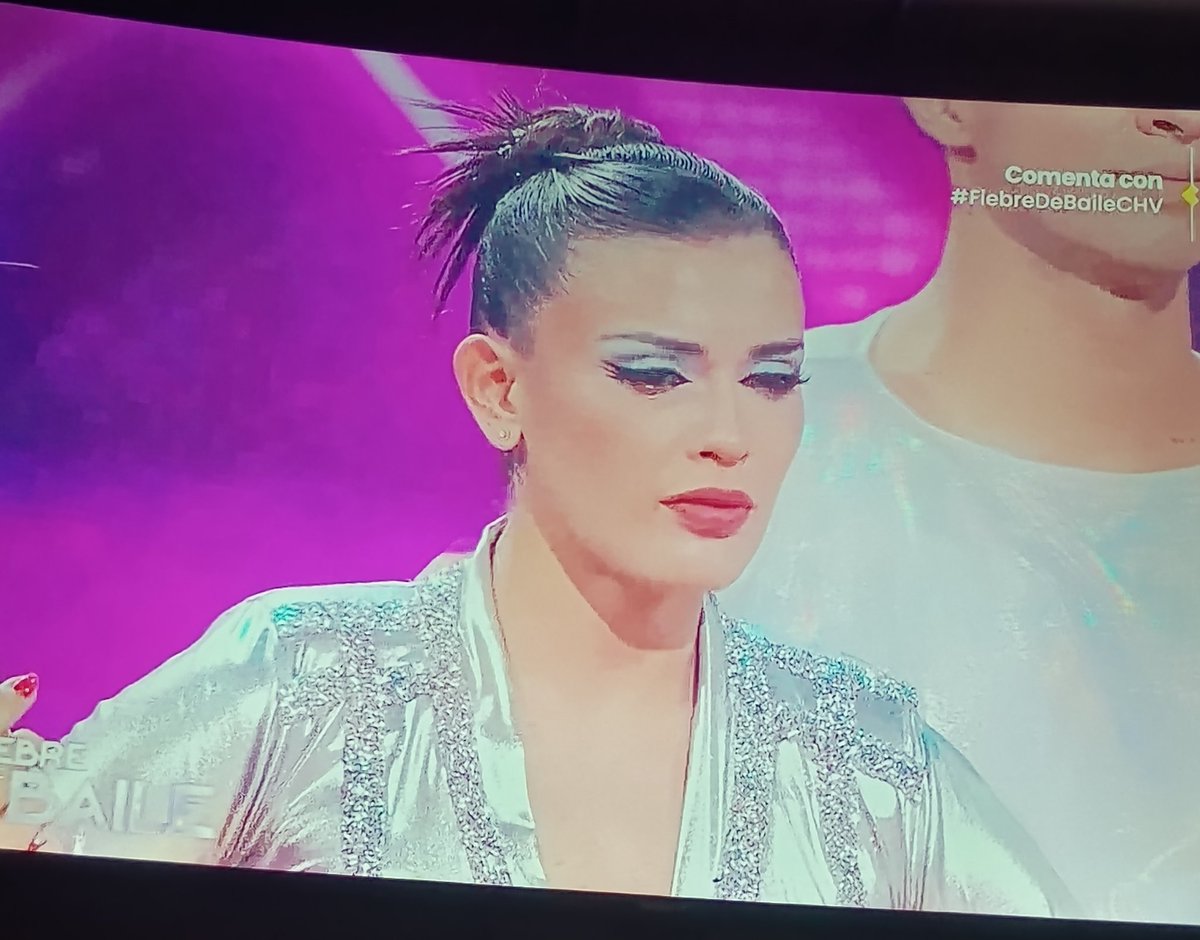 ariansitto's tweet image. Algo pasa entre cony y david a mi no me hacen weona. #FiebredebaileCHV