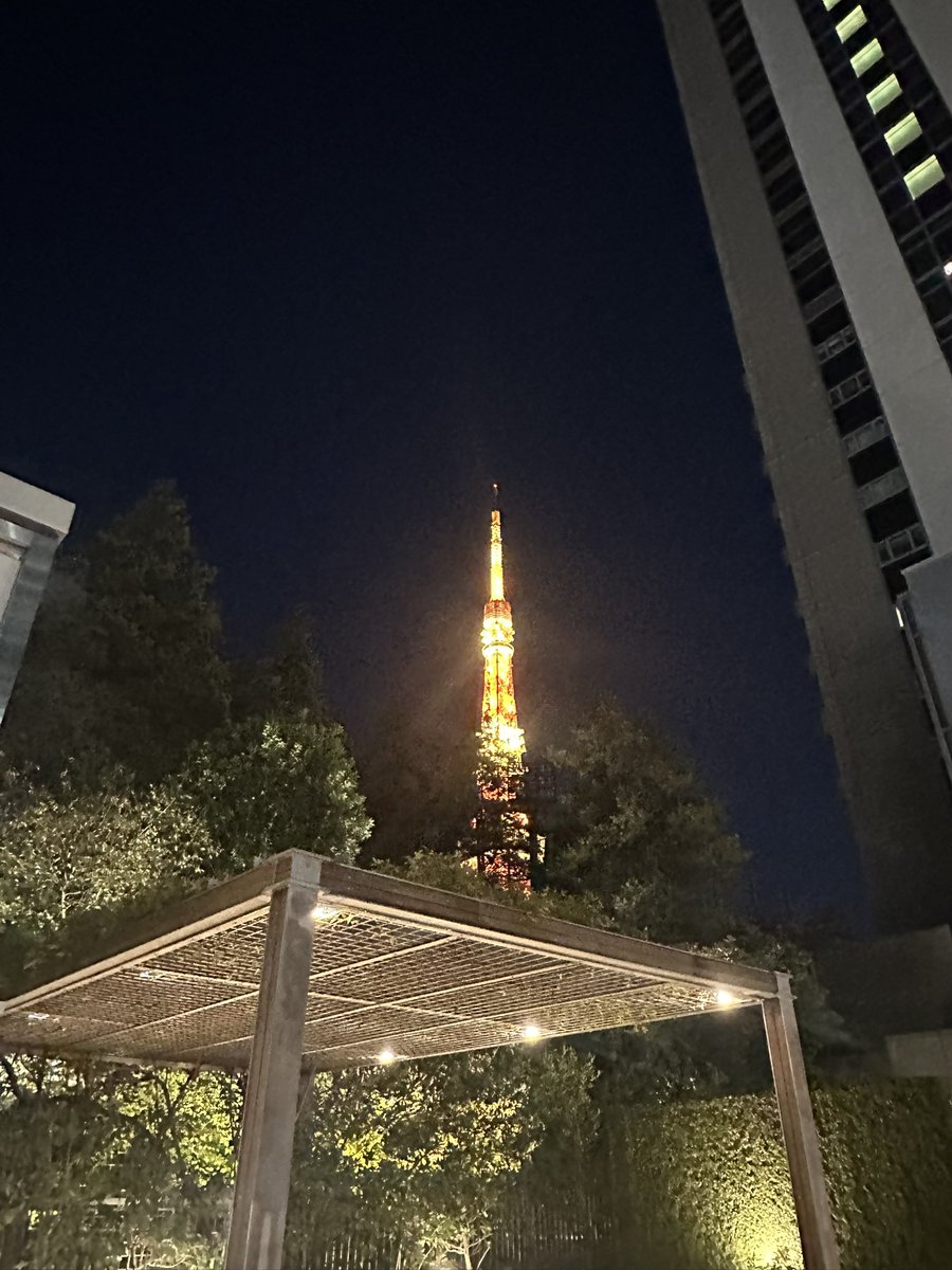 risnc1ax's tweet photo. 仕事終わりに東京タワーが見えるカフェで夜ゆったりした日〜🌙こういう時間大切すぎる
#日常垢 #カフェ https://t.co/IbaJGUPJ3K