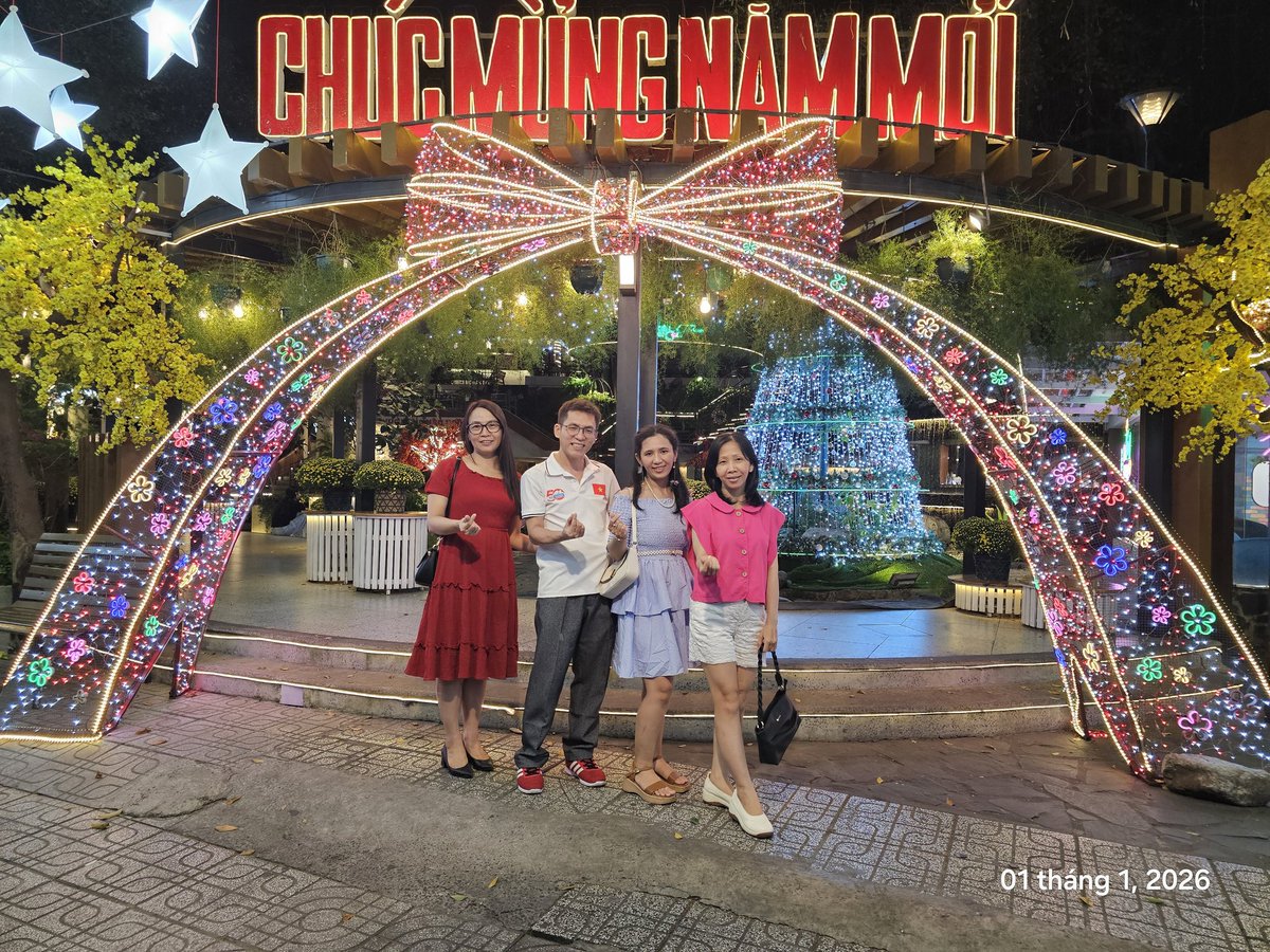 angelquochung's tweet image. Happy New Year 2026✨

Tối 01.01.2026, giữa không gian xanh mát và ấm áp của Du Miên Cafe, chúng tôi lại có dịp ngồi bên nhau – những người bạn tri kỷ, không cần nói nhiều mà vẫn thấy đủ đầy. ☕🌿

#AngelRose #2026 #Metting #DuMien #Cafe