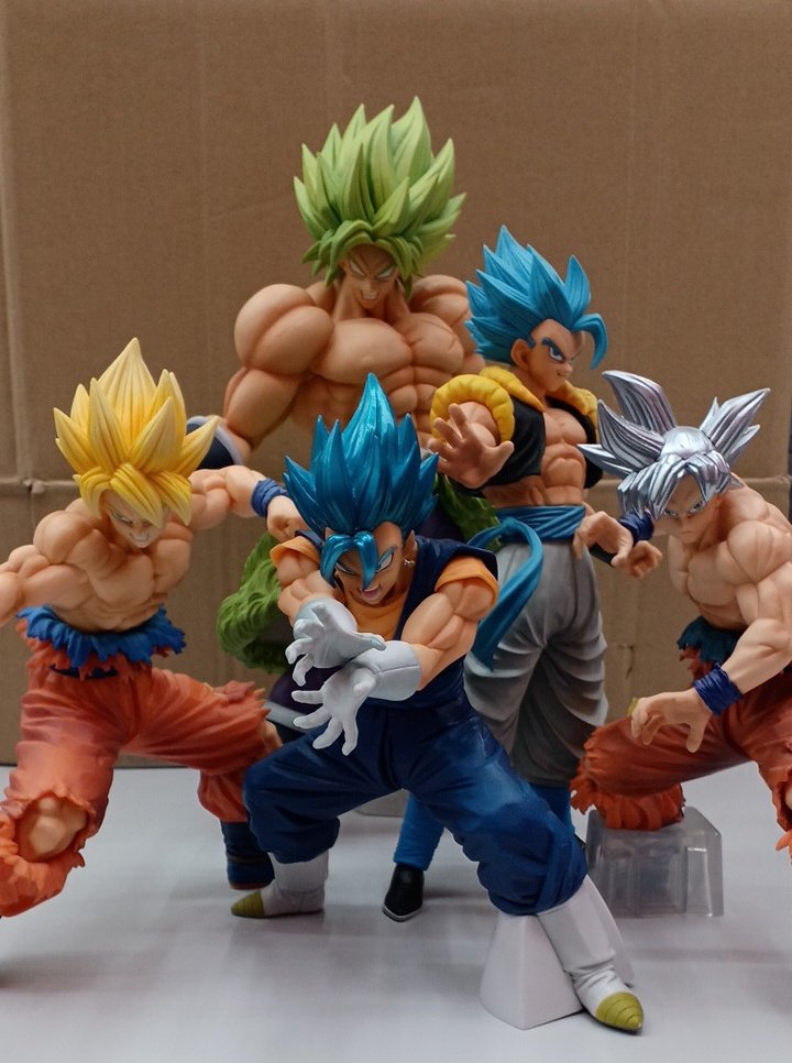 ドラゴンボールフィギュア数多く取り揃えております‼️ ガラスケースに