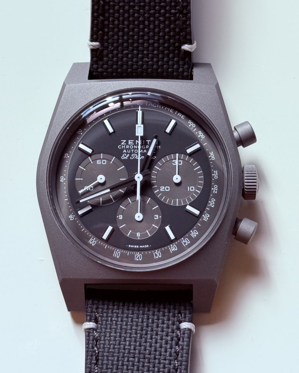 syualbireo's tweet photo. 本日の相棒
#zenith #クロノマスター
#zenithshadow
#ゼニス https://t.co/BSuRjNpsIm