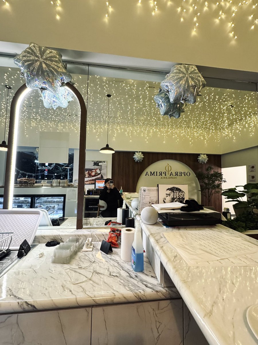 cada día que paso en este trabajo entiendo porque los dms lo llama lugar seguro