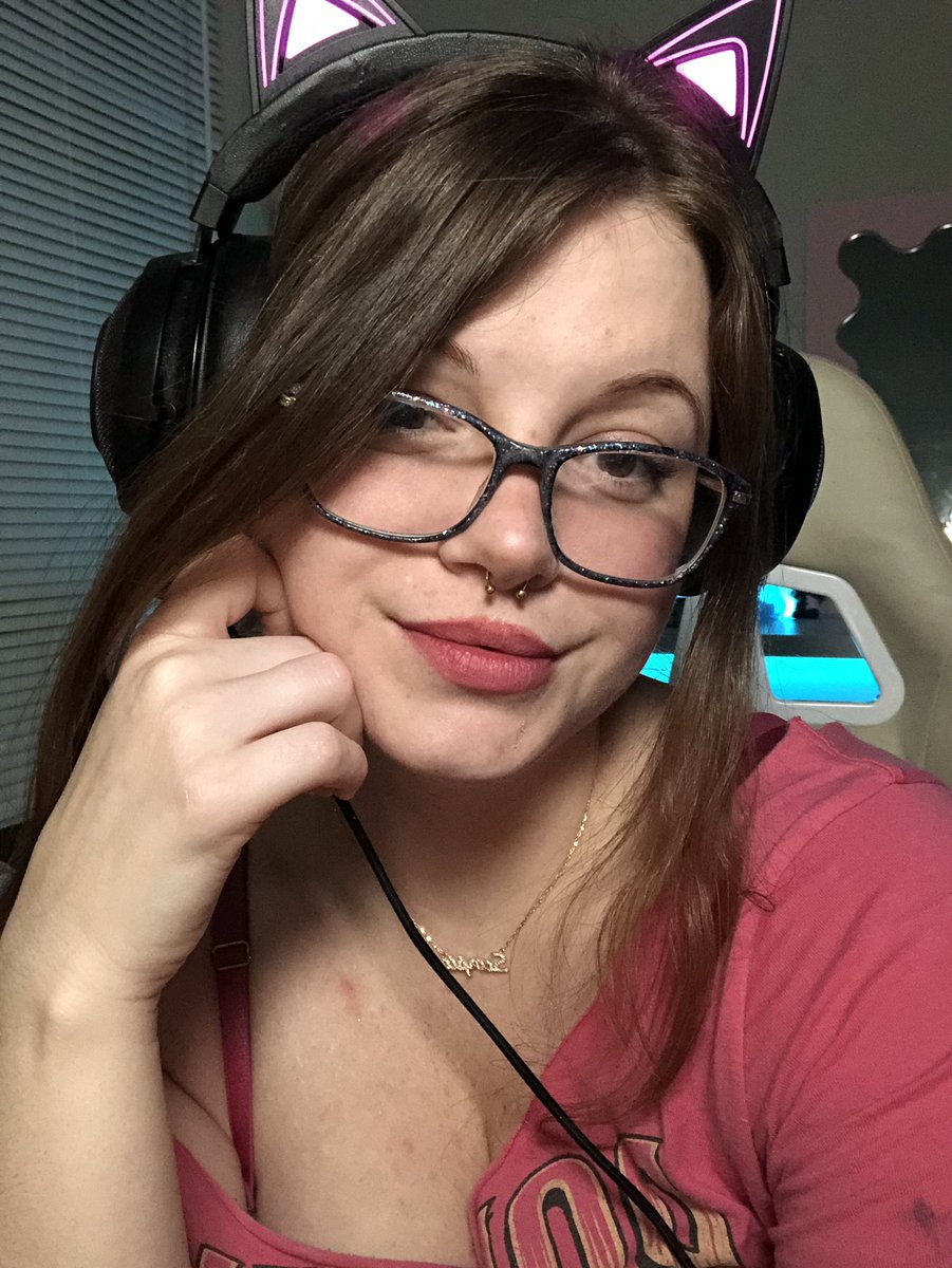 Live it’s Magical Monday! LETS FINISH SPYRO! 💜💜💜 https://t.co/RudJcFx0ed