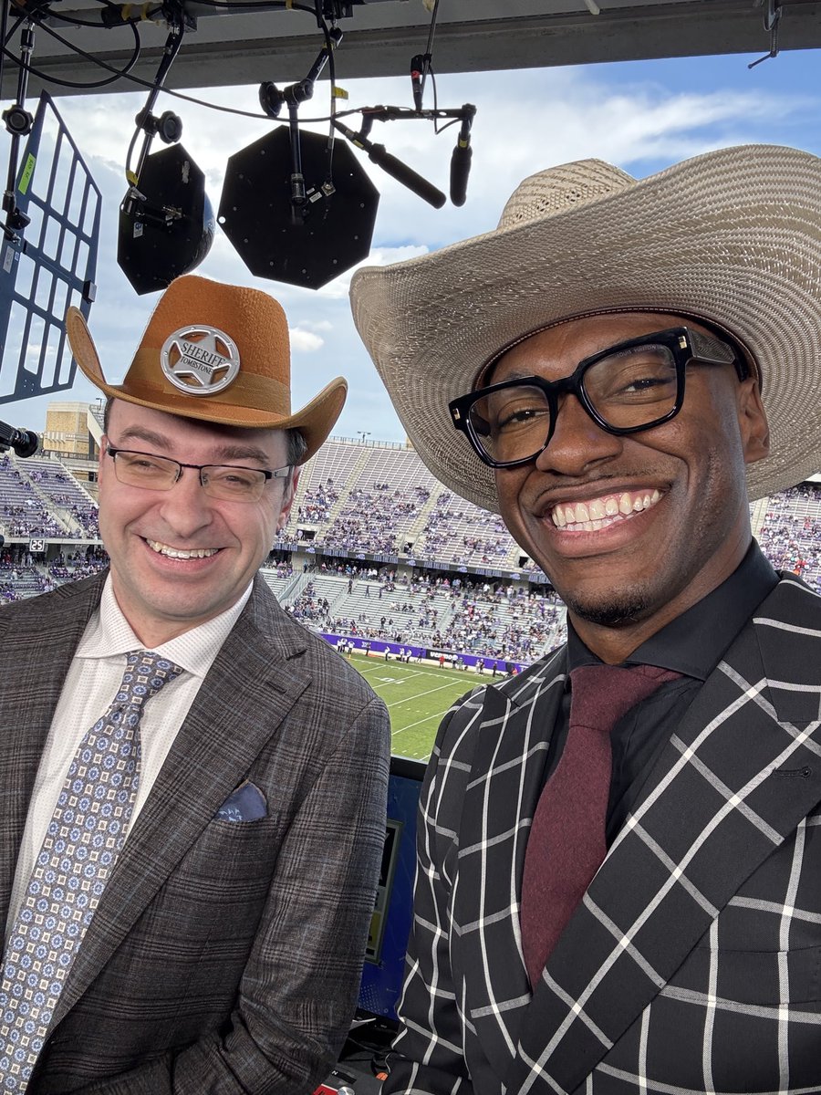 RGIII's tweet image. Jason Benetti has EARNED whatever he wants. Smart, funny, entertaining and always captures the moment. Welcomed me at Fox Sports with open arms. Made me better and showed the sports world that a booth doesn’t have to sacrifice knowledge for entertainment. YOU CAN DO BOTH.