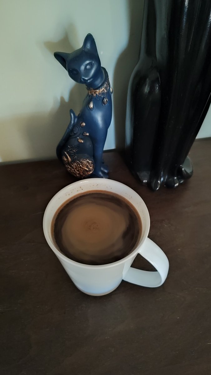 ДоброУтро ☕🌞
Хорошего дня
По кофейку?