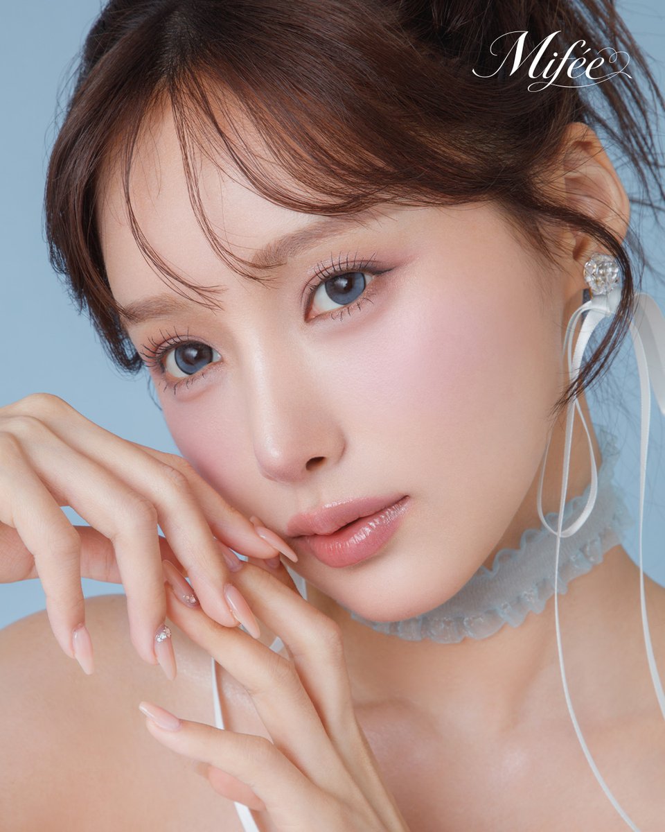 mifee_official's tweet photo. ｡⌒｡*ﾟ⌒*｡⌒｡**｡⌒｡*ﾟ⌒*｡⌒｡｡⌒｡*ﾟ⌒*｡

Charme Blue #シャルムブルー

細フチ×アイスブルーで思わず見惚れるまなざしに❄️
澄みきった冬の季節にぴったりの、引き込まれる瞳にしてくれます✨

𝓓𝓘𝓐：𝟏𝟒.𝟓𝓶𝓶
𝓖.𝓓𝓘𝓐：𝟏𝟑.𝟖𝓶𝓶
𝓑𝓒：𝟖.𝟕𝓶𝓶

｡⌒｡*ﾟ⌒*｡⌒｡**｡⌒｡*ﾟ⌒*｡⌒｡｡⌒｡*ﾟ⌒*｡

Mifée（ミフェ）
୨୧┈ Produced by KIHO  ┈୨୧
@KIHO3636 

#mifee #ミフェ #KIHO #カラコン