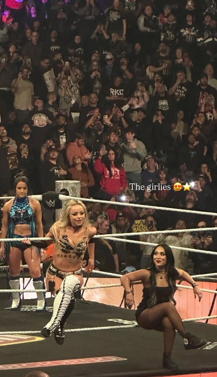 maddiemania_'s tweet image. Waitttt the girls sitting on the ropes together is so perfect 🥹