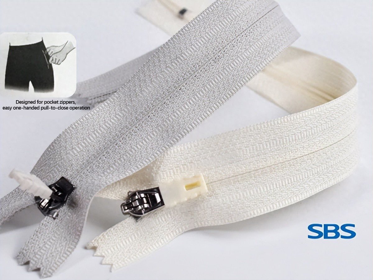 sbs_zipper's tweet image. SBS 3# Ultra-Smooth Nylon Zipper — Built for Perfect Pocket Use
🪡 One-hand operation with smooth pull every time
🎨 Custom colors for fashion flexibility
💎 A premium zipper that combines smoothness, security, and style
#SBSZipper #PocketZipper #SmoothDesign #DetailMatters
