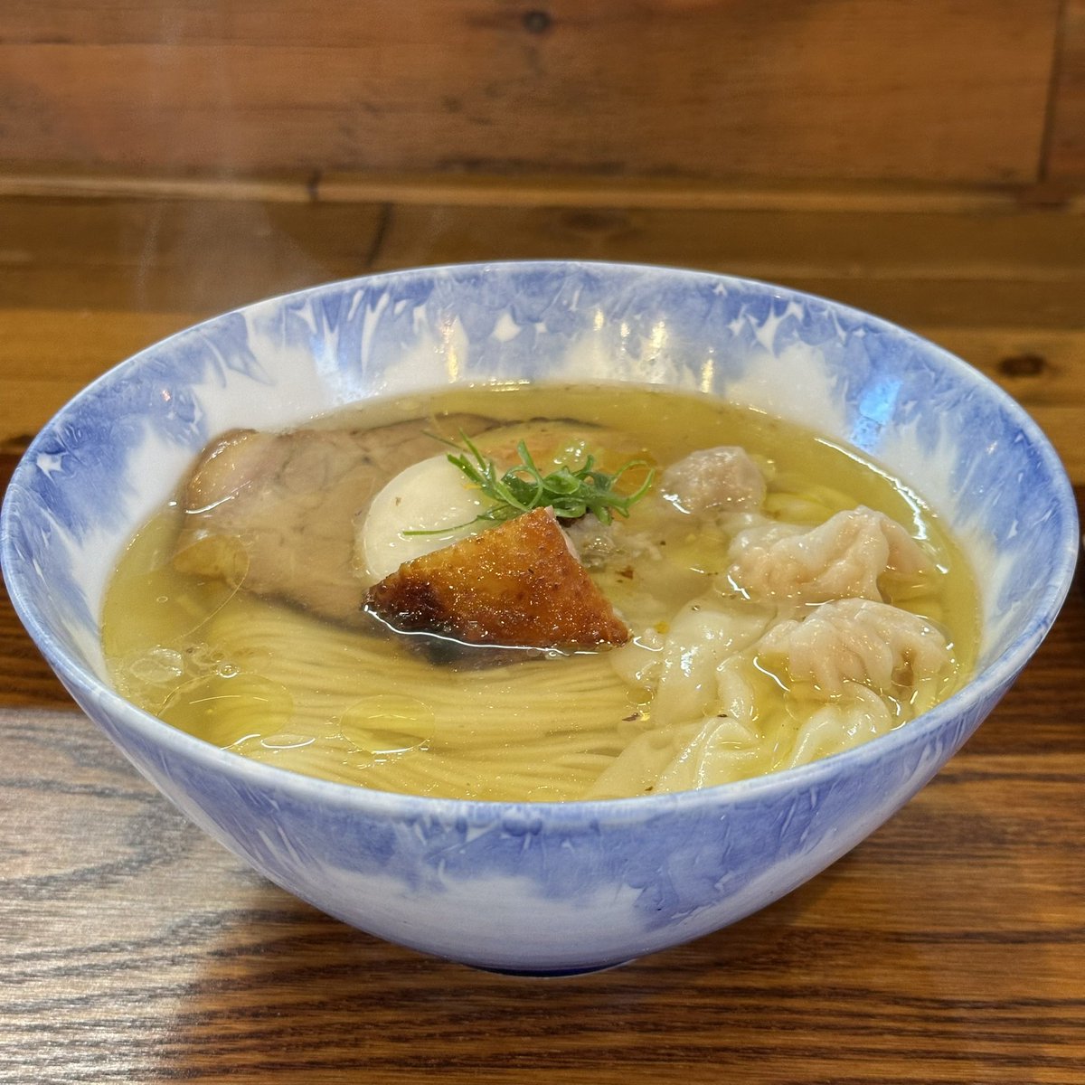 chori_39's tweet photo. Ramen FeeL.日向和田
FeeL The 特上塩らぁ麺

ご馳走様でした🍥🍥
美味すぎる！！！
情報をすべて捨ててたべるんだ！
美しい物語ならぁめんだ！！ https://t.co/cw50mvnDwS