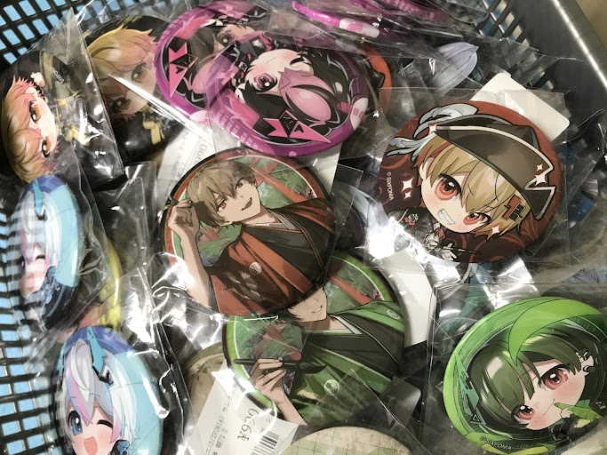 てるとくん ファンミーティンググッズ 缶バッジ 軍服等身 デフォ 和服 緊 急 入 荷 】 シクフォニの缶バッジがこんなに大量に…！✨ 和装の