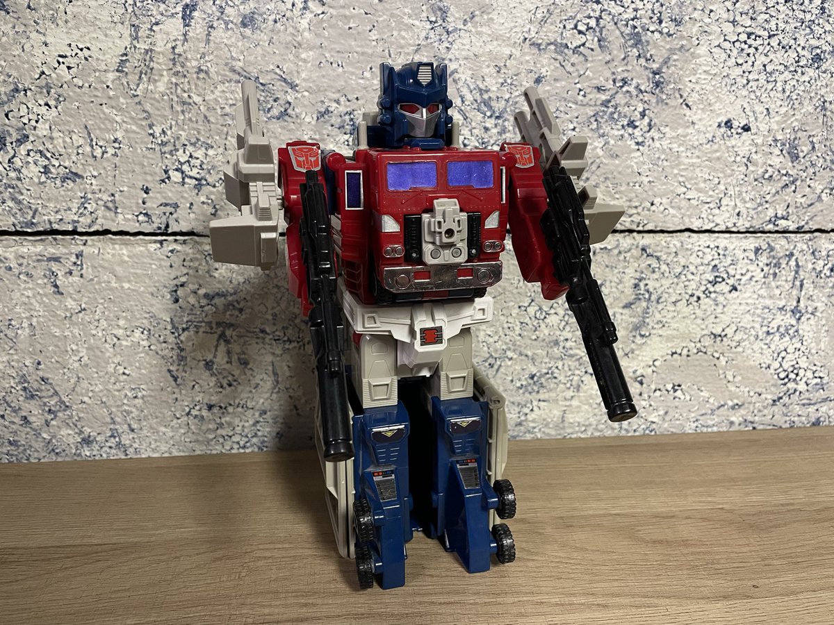 RyanStrange15's tweet photo. Here’s a thread keeping track of every Transformers figure I get this year (2026)!

G1 Powermaster Optimus Prime https://t.co/1i76MfNxi9