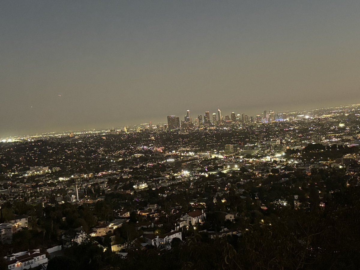 hubertjiang3's tweet image. The beautiful city night view of LA.