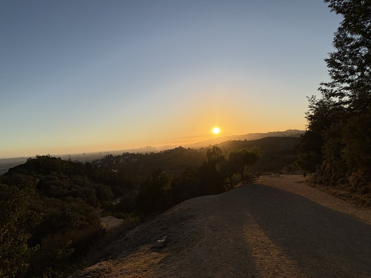 hubertjiang3's tweet image. The beautiful city night view of LA.