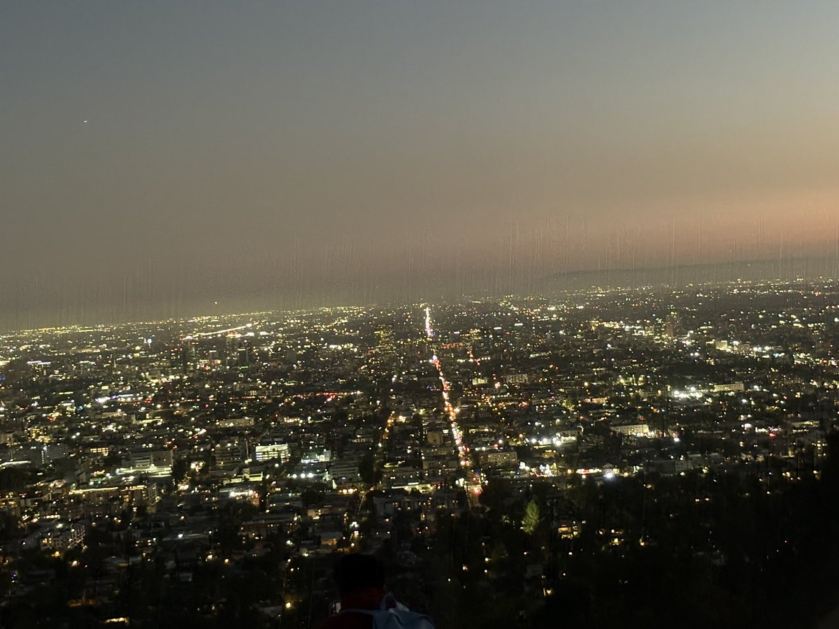 hubertjiang3's tweet image. The beautiful city night view of LA.