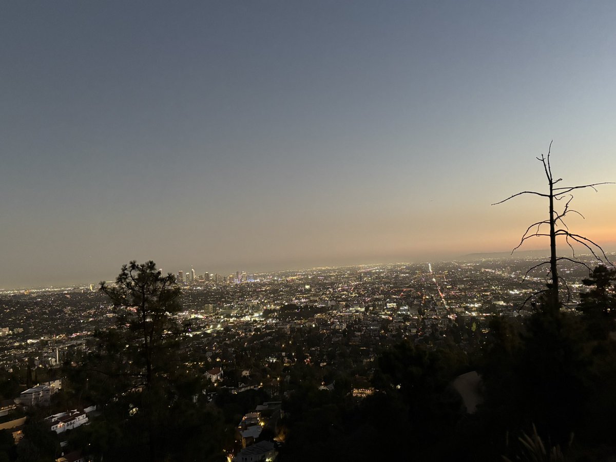 hubertjiang3's tweet image. The beautiful city night view of LA.