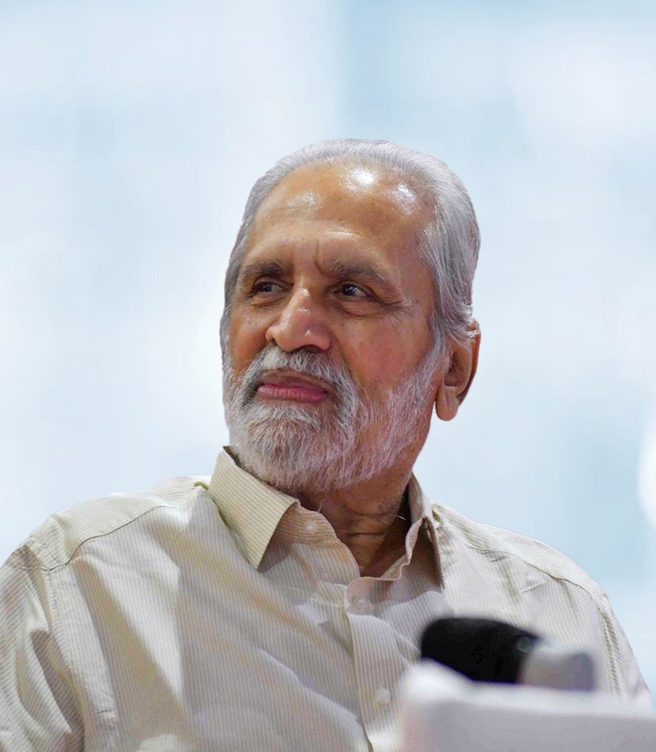 माजी केंद्रीय मंत्री, पुणे शहराच्या विकासात महत्त्वाची भूमिका बजावणारे सुरेश कलमाडी यांच्या निधनाने पुणे शहराच्या राजकीय, सामाजिक, सांस्कृतिक व क्रीडा क्षेत्रात मोठी पोकळी निर्माण झाली असून अनुभवी ज्येष्ठ नेतृत्व हरपले आहे, अशा शब्दात उपमुख्यमंत्री अजित पवार यांनी आपल्या शोक