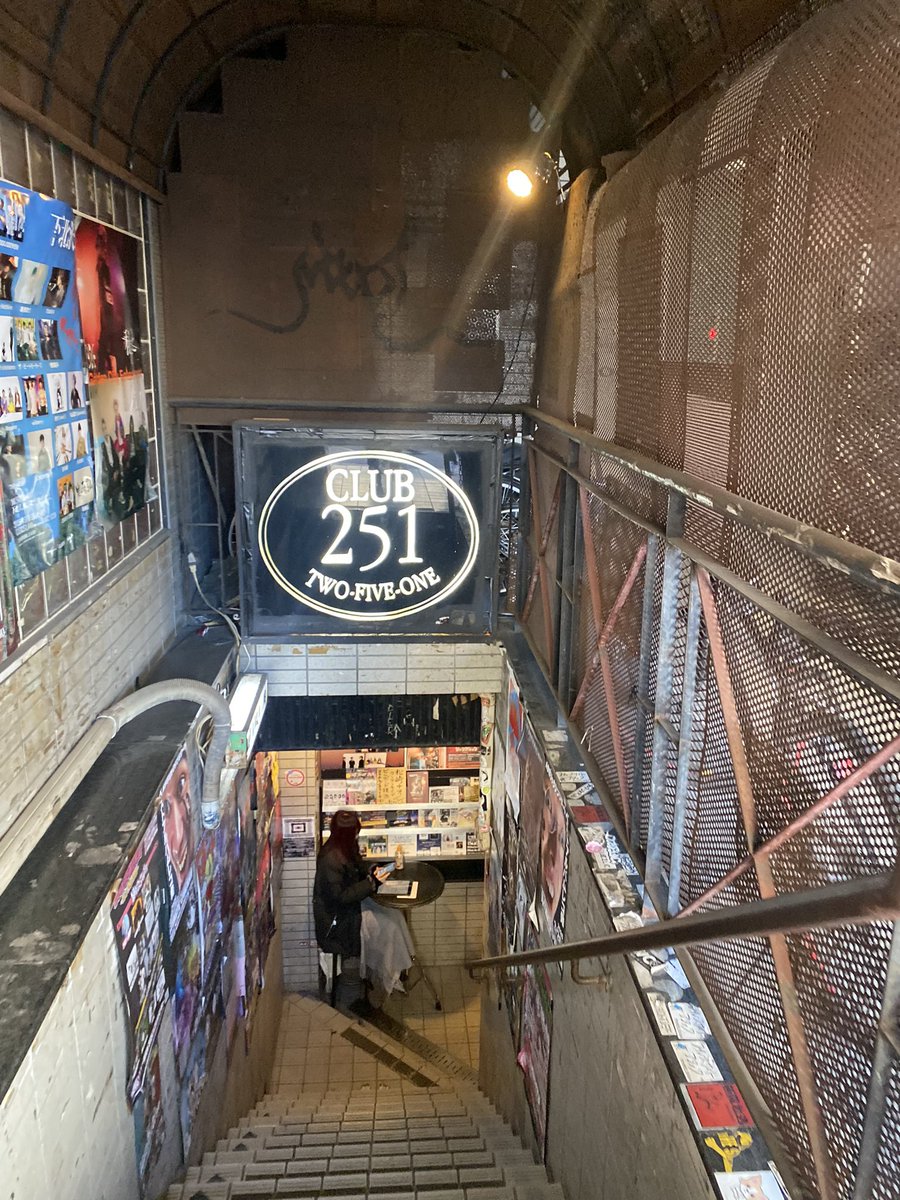 BEMKS_EMANON's tweet image. 2026.01.04
#MetamorphoseFestival #MetaFes
#MetaFes2026
下北沢MOSAiCとReGとCLUB251を行ったり来たりの計11BAND✨️
途中参加のBANDさんもありましたが、去年出会ったBANDさんやフロア仲間に新年の挨拶も出来て、めちゃくちゃ楽しんだ🙌
身体バッキバキになったけど😇

#佐藤有紗
@sato_arisa_drum