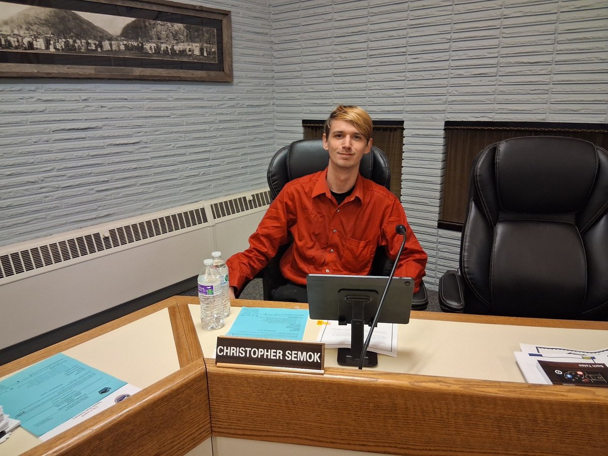 pine_tree_riots's tweet image. autistic turbo-sperg atomwaffen member 'deradicalized' into a communist and got elected to a city council position in montana. 

lmao