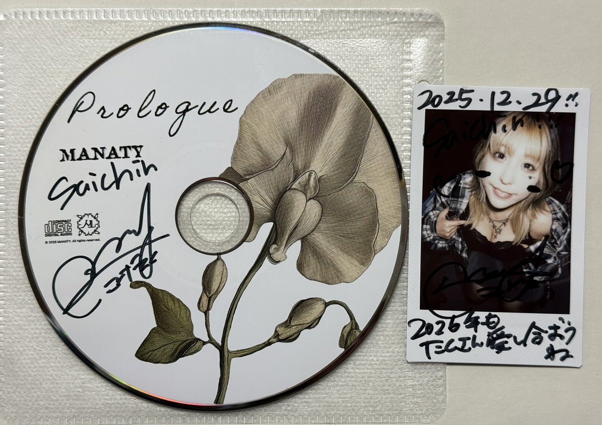 Girl's UP!!! 2025〜年末スペシャル〜
で買ったCDとチェキを一緒に…
楽曲は仕事始めから通勤のお供となってます。朝からテンション上がっていい感じです⤴️⤴️