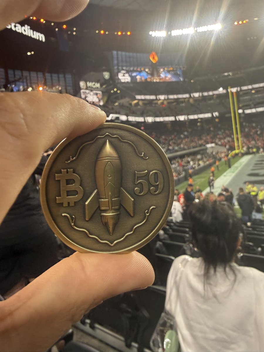 AtomZoid's tweet image. Buckazoids bag holder at the last Raiders game of the season 🏴‍☠️

Finished with a WIN… and the worst record in the NFL.

Glass half full: #1DraftPick secured.

#RaiderNation #JustWinBaby @BuckazoidsWorld