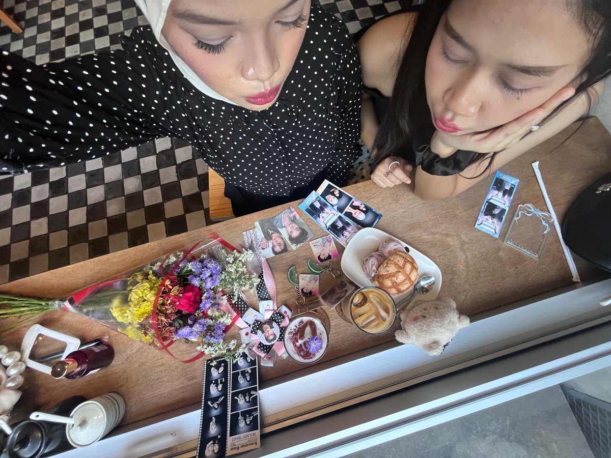 aliyysliving's tweet photo. out and about🫗❇️🪷🥢 @hrtcookies  (*^▽^)/★*☆♪ https://t.co/3y37KsQd1I