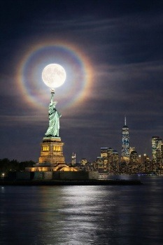 LThonnesen's tweet image. Wolf moon over NYC, January 3, 2026
photographer unknown
Image attribution: Ethereal Earth