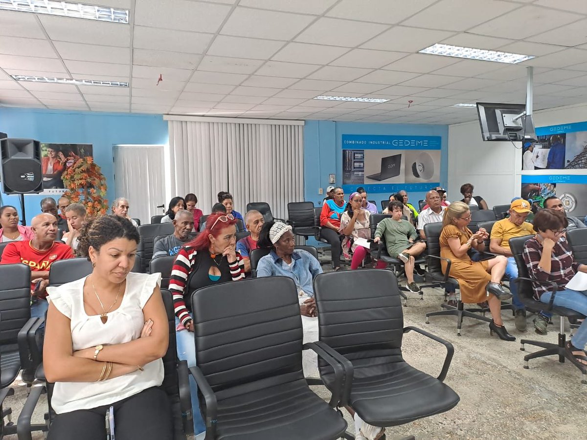 GedemeG's tweet photo. Mitin Vespertino en GEDEME 
Realizamos Acto especial en apoyo a #Venezuela , condena a los actos terroristas perpetrados por Estados Unidos en el hermano territorio.
Rendimos homenaje a los combatientes cubanos caídos durante el criminal ataque.

#HonorYGloria https://t.co/KFLrNPyxkK