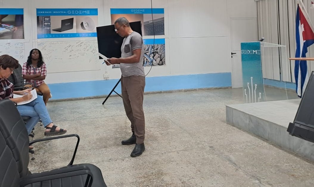GedemeG's tweet photo. Mitin Vespertino en GEDEME 
Realizamos Acto especial en apoyo a #Venezuela , condena a los actos terroristas perpetrados por Estados Unidos en el hermano territorio.
Rendimos homenaje a los combatientes cubanos caídos durante el criminal ataque.

#HonorYGloria https://t.co/KFLrNPyxkK