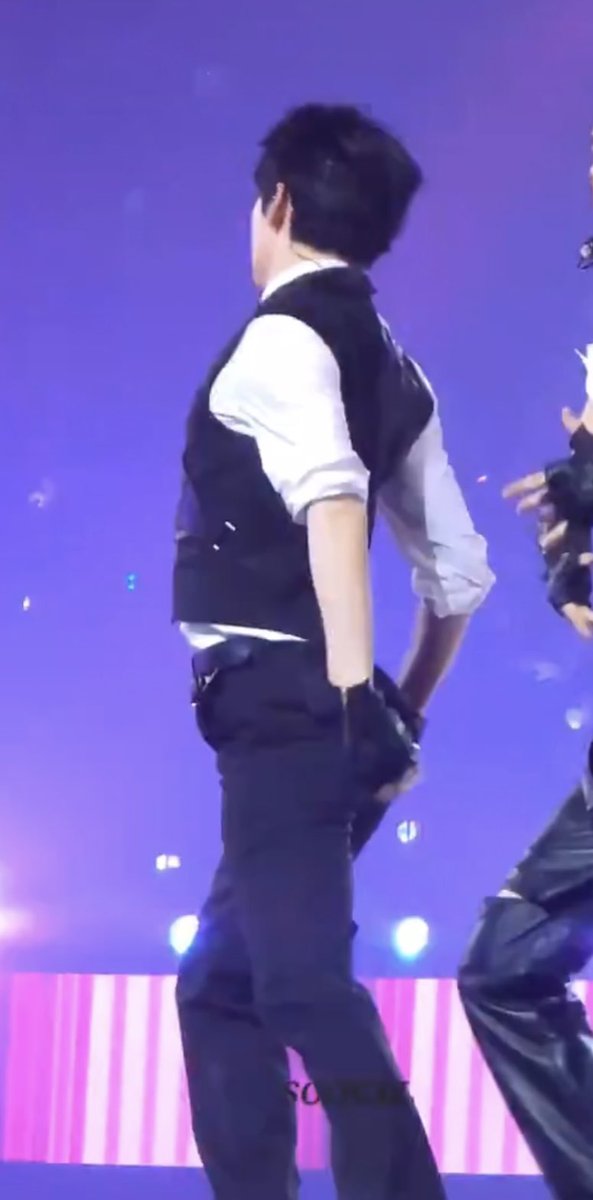 chu2ball's tweet image. i need to see a drawing of soobin in the best backshot pose within 3 seconds