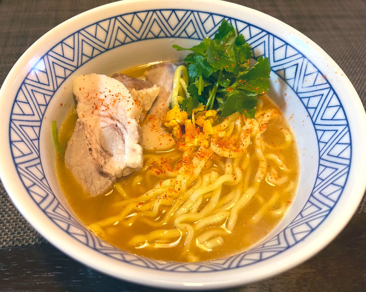 daioharaguroX's tweet photo. お昼ー🧚‍♂️

鯛だし味噌ラーメン
美味い！
塩豚も柔らかジューシー

最近、塩豚作りにハマってるの

#料理
#ラーメン
#ランチ https://t.co/piXQTHHw7z