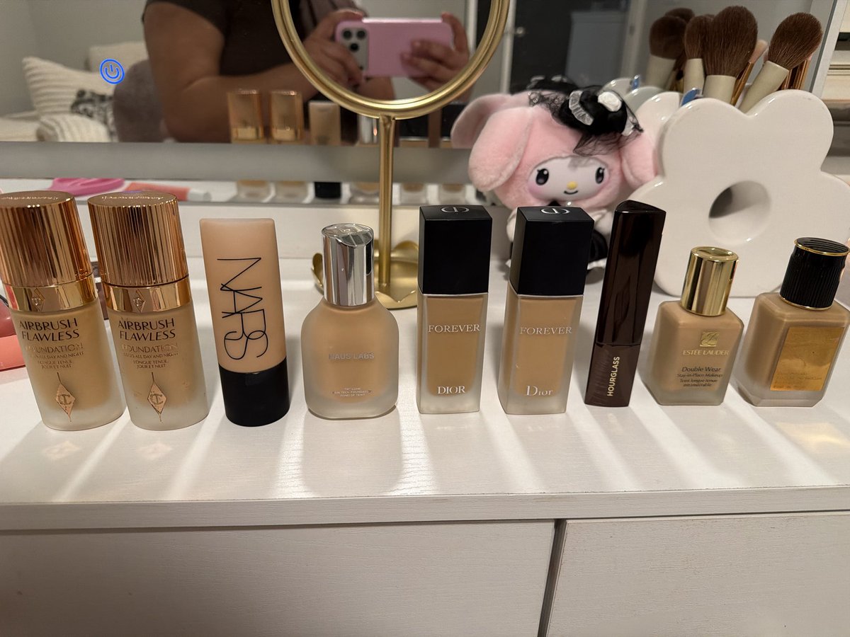 briz0812's tweet photo. Looking for a new foundation. Any recommendations/suggestions?! I have tried a couple others but I don’t mind 😊 #Dior #Hourglass #NARS #Makeup #ATX https://t.co/iGrwS6uwe0