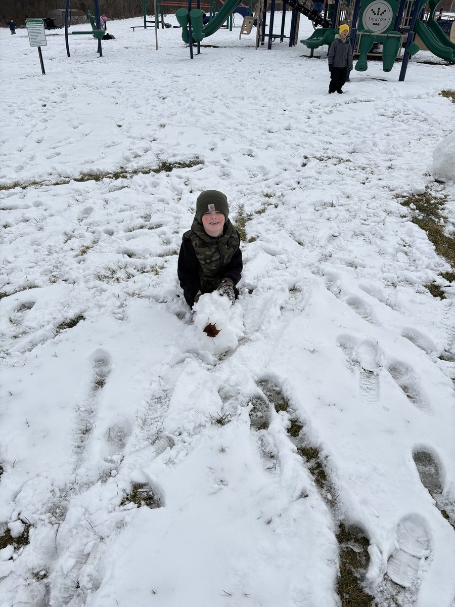 Enjoying the snow on our first day back! ⛄️