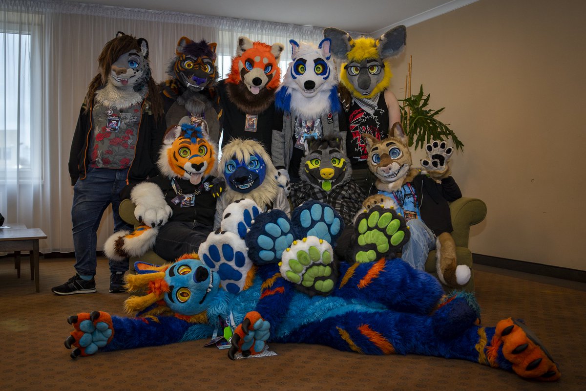 Nijak family group photo from Futrołajki 2025! ✨️

Photo by Zoraris_lynx on tg
