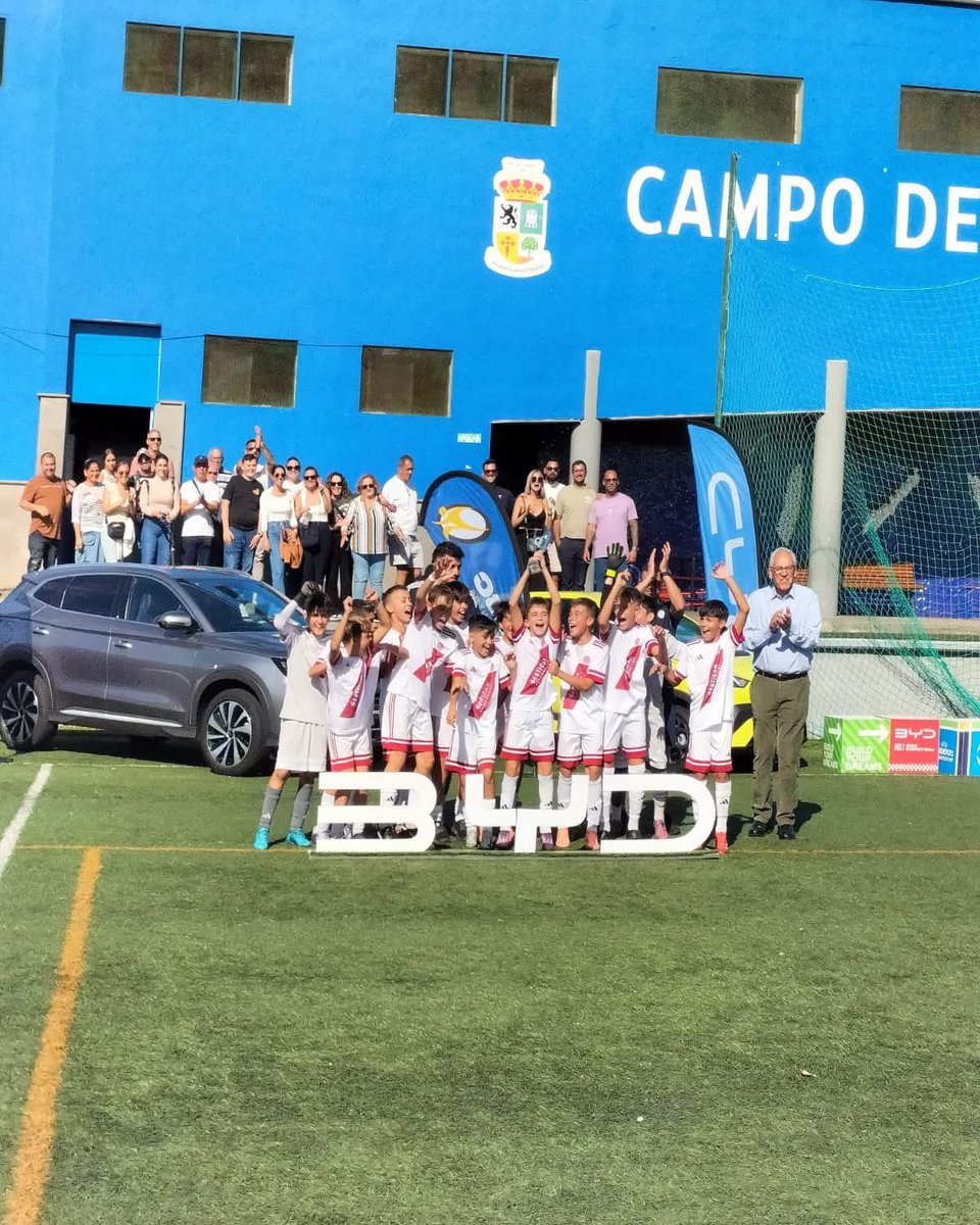 Éxito de la IV edición de la Copa Costa Canaria #futbolbase celebrada en Ciudad Deportiva Maspalomas Con más de 50 equipos de base en #Maspalomas y felicitar a la organización por el espectáculo tanto dentro como fuera del terreno de juego <a href="/AytoSBT/">SanBartolomeTirajana</a> <a href="/marcoauoficial/">Marco Aurelio Pérez</a> <a href="/Deportecanario/">Deporte canario</a>