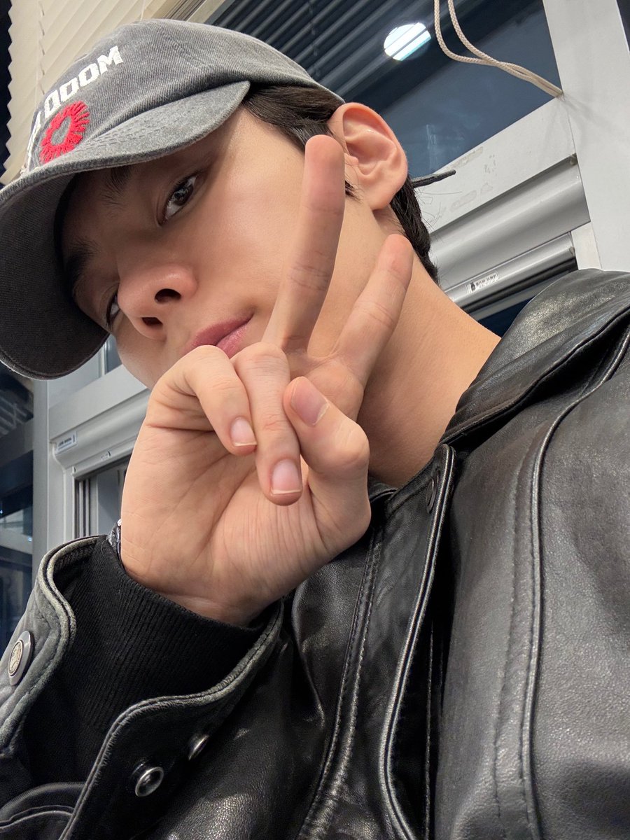 imyu_3's tweet photo. 昨日のソビン💛
연기 연습, 그 밖에도 뭔가 준비 중인지 올해도 바쁠 것 같은 서빈💦
나날이 성장해가는 노력을 하는 서빈이 멋있어✨
항상 응원하고 있어📣✨
서빈&juniper
같이 힘내자ㅏㅏ✊🏻💕
#YoonSeobin #윤서빈 #ユンソビン
#빈깅버블 #alwayswithseobin https://t.co/8vUFF85p9l