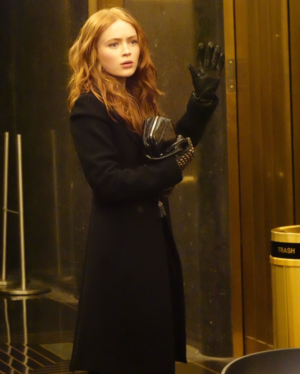 metgalacrave's tweet image. Sadie Sink in New York.