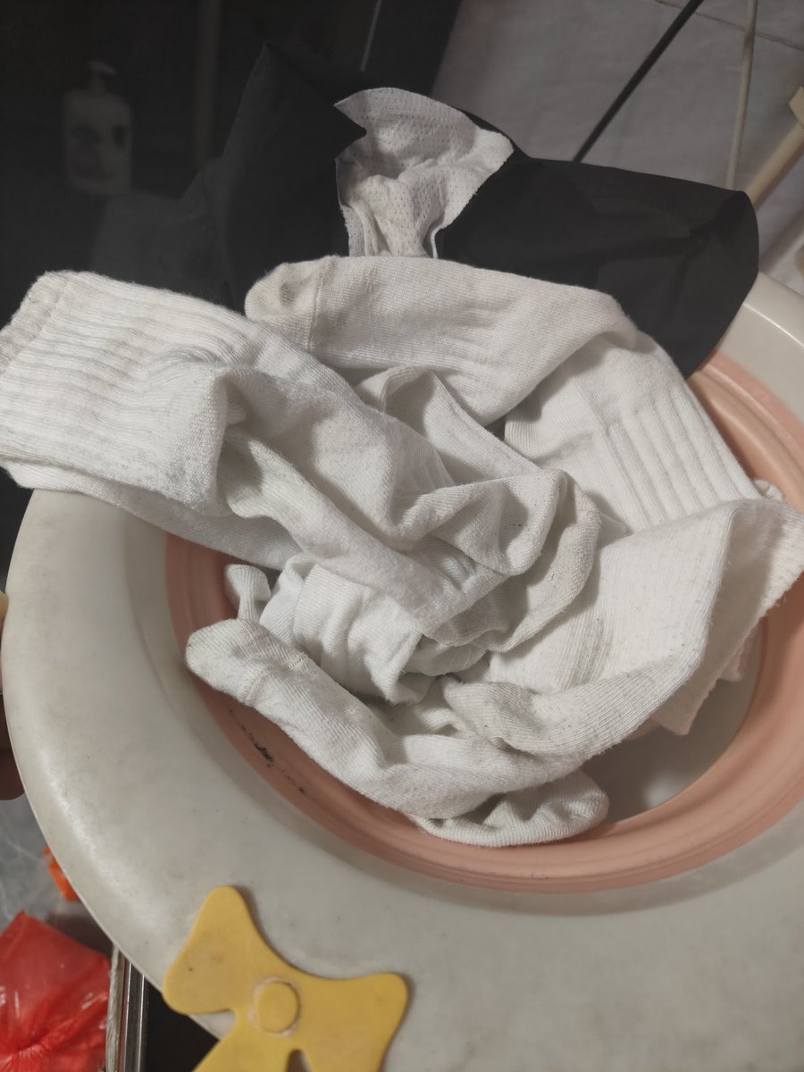 老婆这袜子留了一推没洗