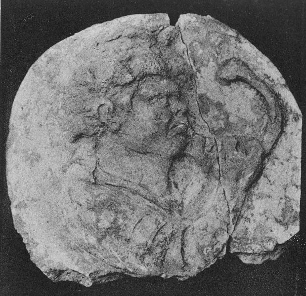haddaarcheodb's tweet photo. 🇬🇧 Musician

This medallion shows a musician blowing a horn, depicted in profile. The medallion is broken and damaged. The figure seems to have voluminous hair, probably with a headdress. The face is foreign:...

https://t.co/LzPHbk4QOZ
#HaddaArcheoDatabase #Archeology #Gandhara https://t.co/7vQxew40c6