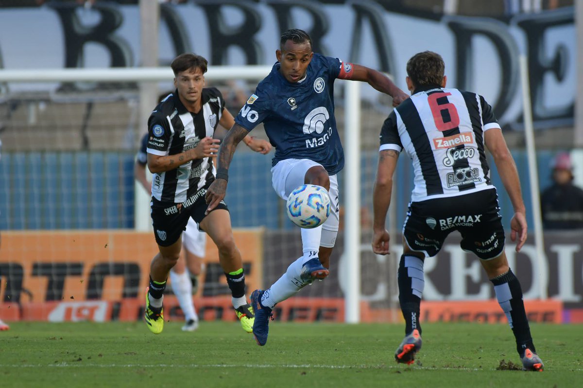 🏆 #CopaArgentina
El cruce por 32avos de final entre #IndependienteRivadavia y #EstudiantesDeBuenosAires se jugará el 18 de enero, en el estadio La Pedrera, desde las 19:00 <a href="/radionihuil/">Radio Nihuil</a>